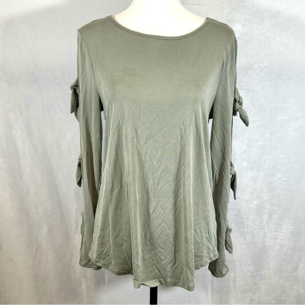 Cable & Gauge sage green long split tie sleeve top size medium